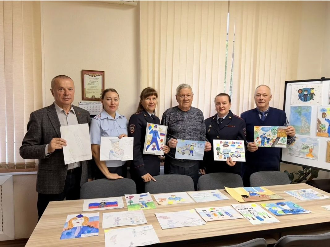 В Тюмени подвели итоги регионального этапа конкурса «Мои родители работают в полиции» В Тюмени подвели итоги регионального этапа конкурса «Мои родители работают в полиции»