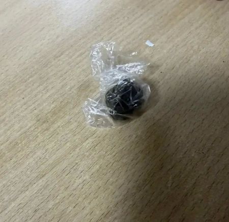 В Уватском округе сотрудники ДПС Госавтоинспекции на федеральной автодороге Тюмень - Тобольск - Ханты-Мансийск для проверки документов остановили автомобиль марки «Рено»