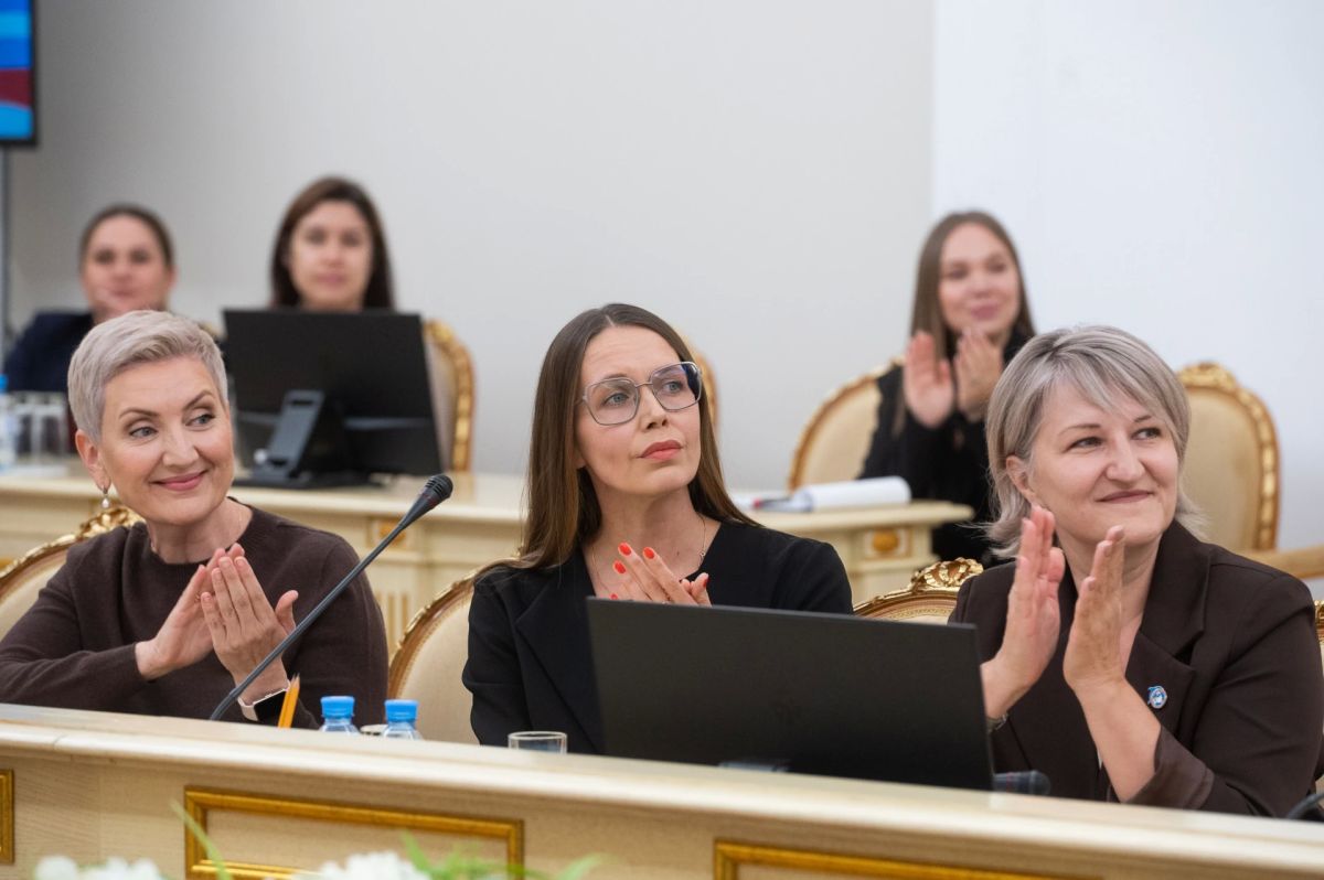 Губернатор Тюменской области Александр Моор встретился с участниками проекта «Доброслужащий»