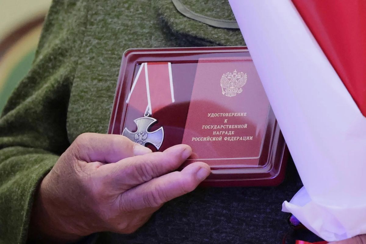 Сегодня с глубокой скорбью мы передали государственные награды семьям наших земляков, погибших при исполнении воинского долга Сегодня с глубокой скорбью мы передали государственные награды семьям наших земляков, погибших при исполнении воинского долга