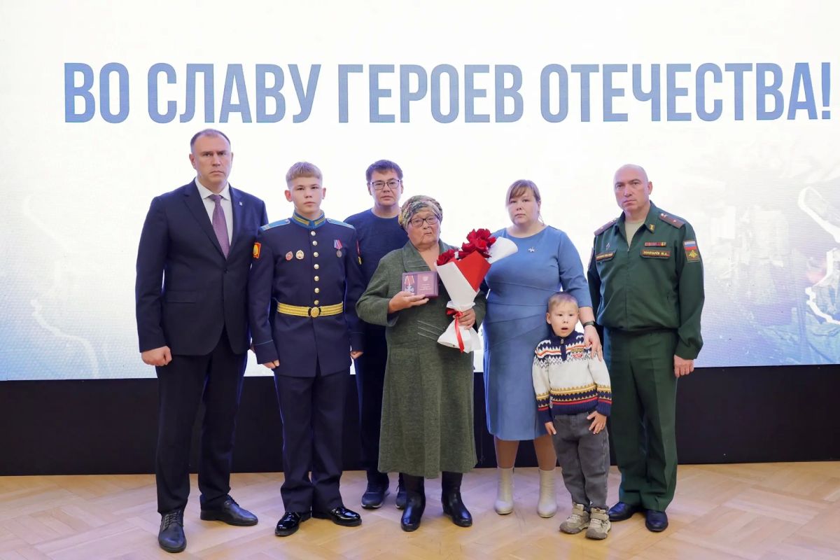 Сегодня с глубокой скорбью мы передали государственные награды семьям наших земляков, погибших при исполнении воинского долга Сегодня с глубокой скорбью мы передали государственные награды семьям наших земляков, погибших при исполнении воинского долга