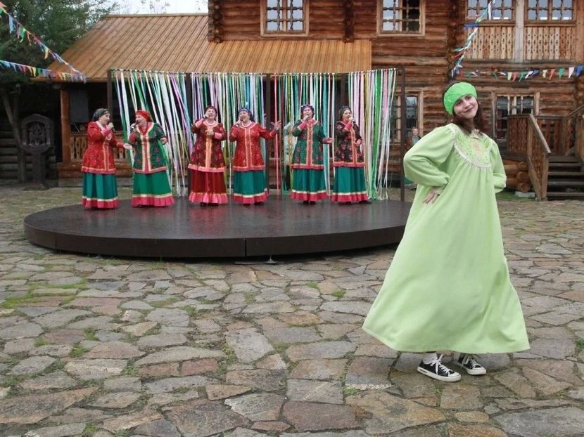 От бабушкиных уроков до народного гулянья От бабушкиных уроков до народного гулянья