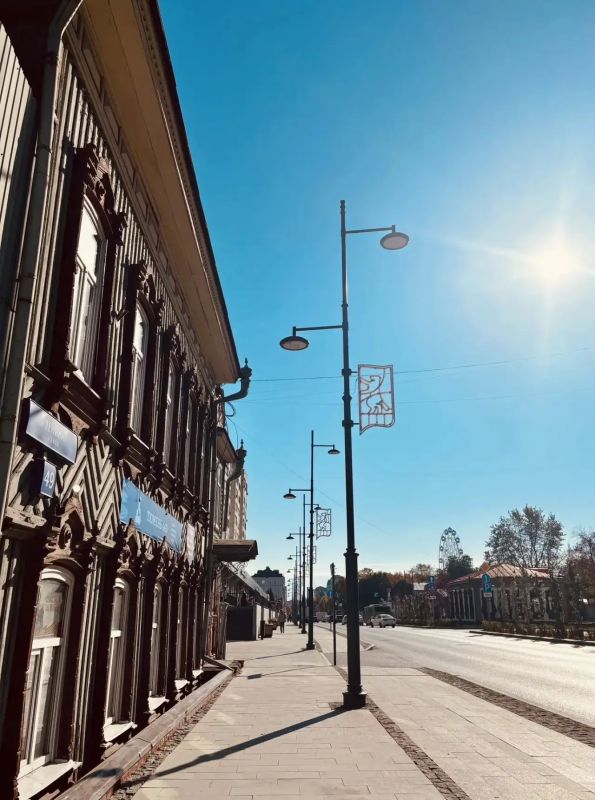 В лучах яркого солнца