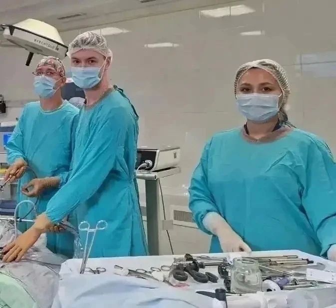 Гигантские камни в желчном: тюменские хирурги провели сложную операцию