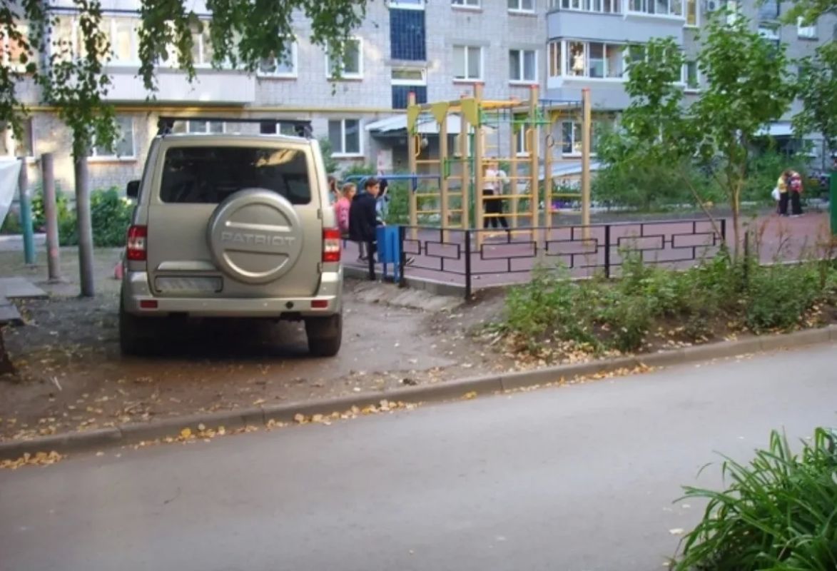 Тюменцы зафиксировали более 78 тысяч случаев неправильной парковки в городе