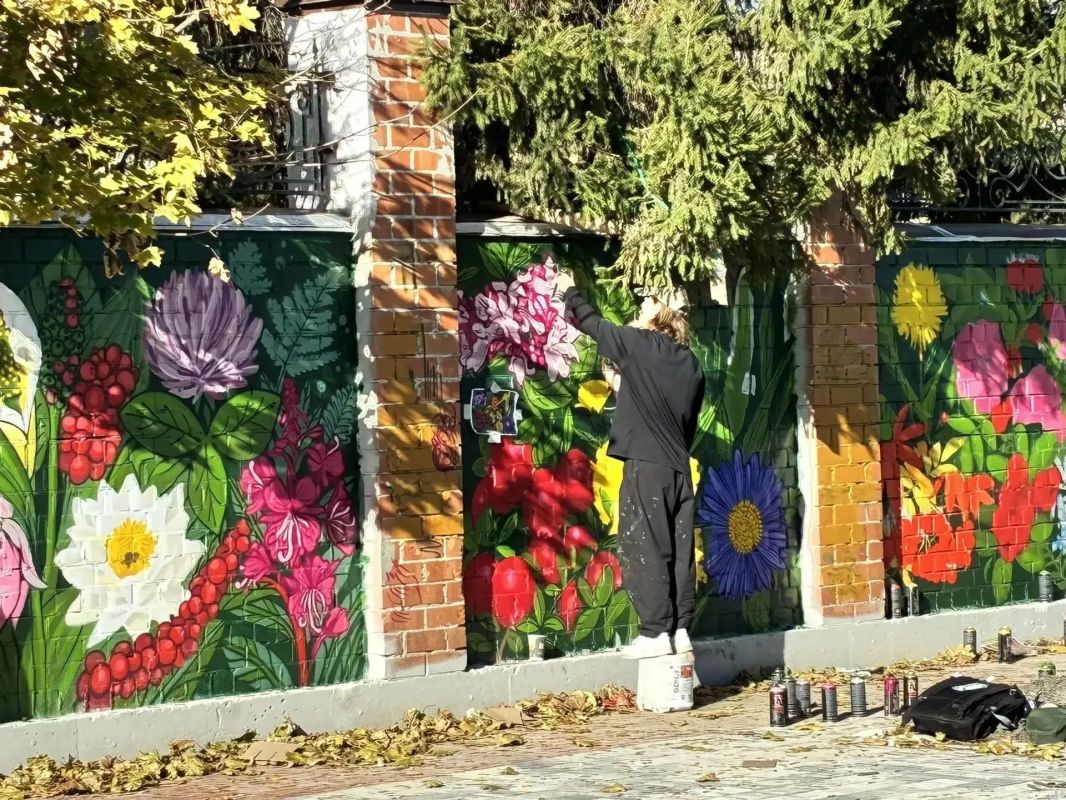 В Тюмени продолжается благоустройство сквера у Спасской церкви