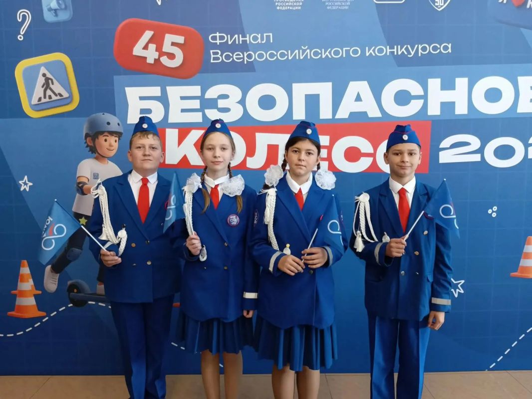 Юные инспекторы движения Тюменской области стали серебряными призерами Всероссийского конкурса «Безопасное колесо», который прошел в г.Геленджик В конкурсе приняли участие юидовцы из 68-ми регионов... Юные инспекторы движения Тюменской области стали серебряными призерами Всероссийского конкурса «Безопасное колесо», который прошел в г.Геленджик В конкурсе приняли участие юидовцы из 68-ми регионов...