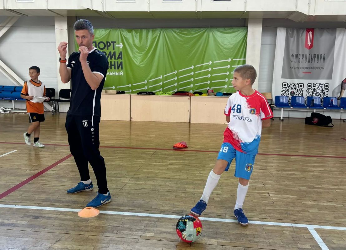 Футбольный клуб «Тюмень» и СИБУР провели спортивные мероприятия для детей в Тобольске Футбольный клуб «Тюмень» и СИБУР провели спортивные мероприятия для детей в Тобольске