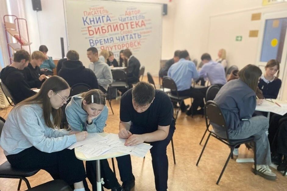 Когда карьера начинается с игры: в Ялуторовске школьники «взломали» «Карьерный код» Когда карьера начинается с игры: в Ялуторовске школьники «взломали» «Карьерный код»