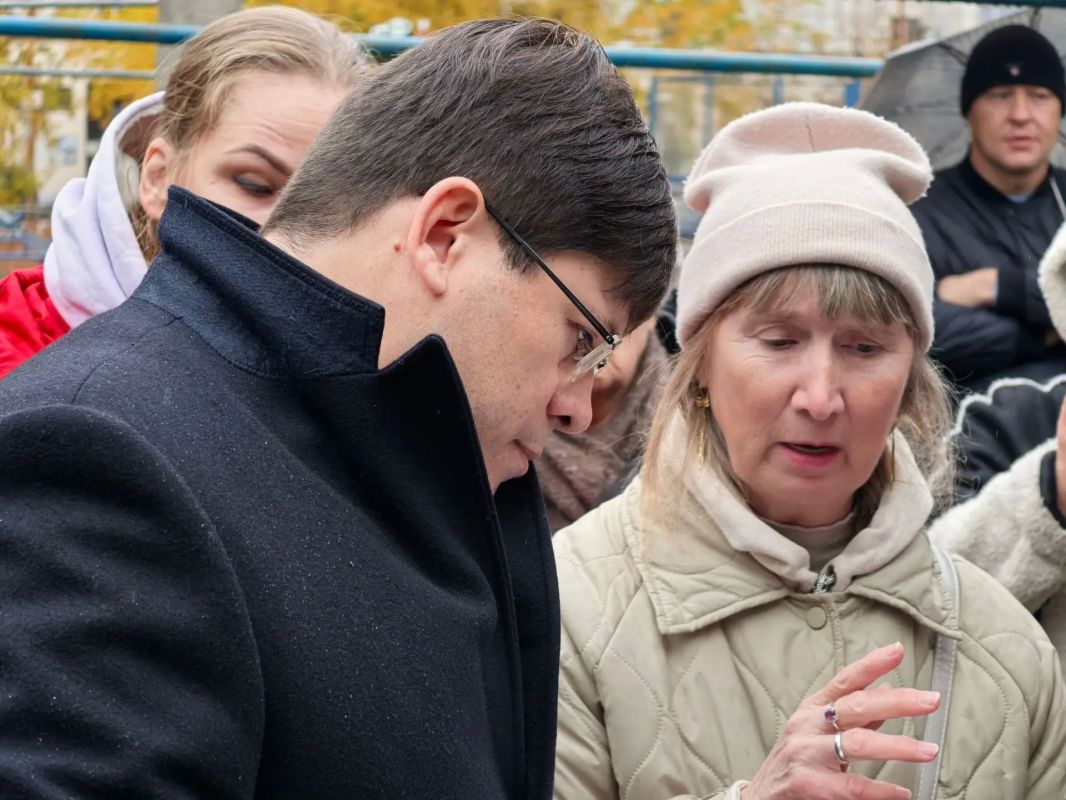 Мгновенная реакция. Сегодня директор департамента ЖКХ Тюменской области Семён Тегенцев участвовал в прямом эфире радио Вести ФМ. В студию позвонила жительница дома по ул. Червишевский тракт, 31 Анна Ровкина