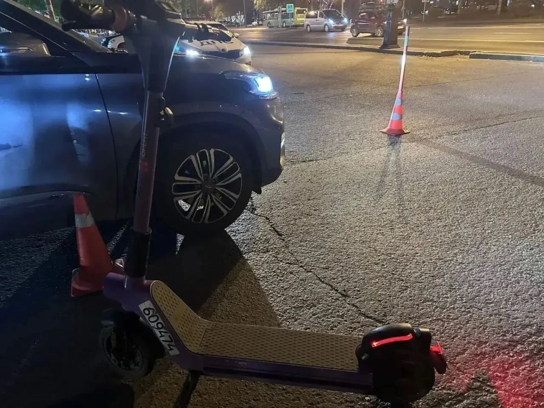 Две школьницы попали в ДТП на электросамокате