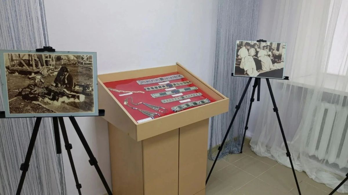 В Викулово открылась выставка «Бисерные кружева» из фондов Тобольского музея-заповедника В Викулово открылась выставка «Бисерные кружева» из фондов Тобольского музея-заповедника