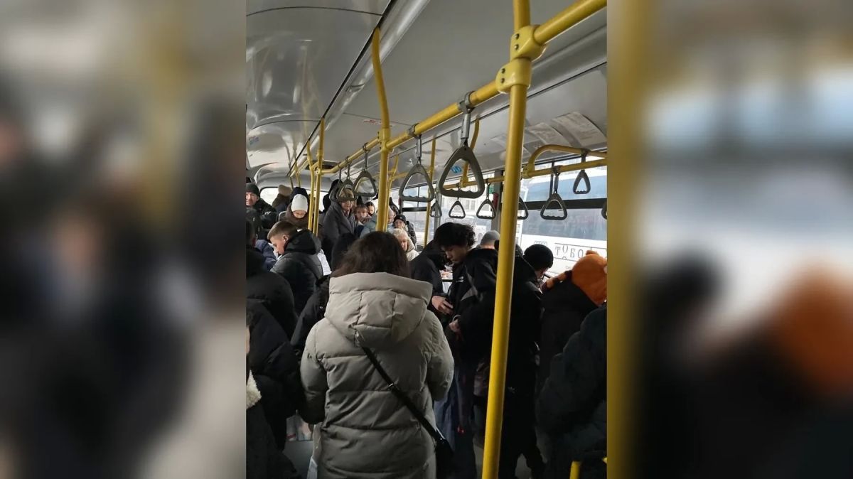 Тюменцы, живущие на СтароТобольском тракте пожаловались на переполненные рейсовые автобусы, выполняющие маршруты через село Чикча, деревню Якуши и Криводаново