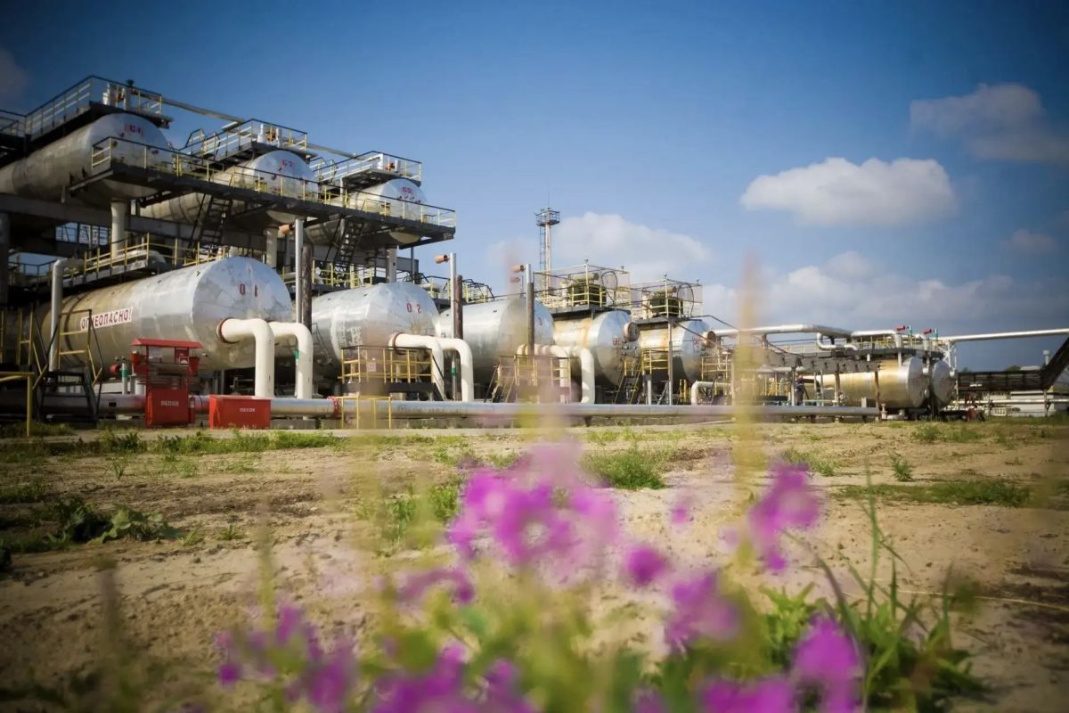 Руслан Кухарук: 65 лет назад Сургутская нефтеразведочная экспедиция под руководством Фармана Салманова открыла Усть-Балыкское месторождение – из скважины Р-62 получен нефтяной фонтан с суточным дебитом 300 тонн Руслан Кухарук: 65 лет назад Сургутская нефтеразведочная экспедиция под руководством Фармана Салманова открыла Усть-Балыкское месторождение – из скважины Р-62 получен нефтяной фонтан с суточным дебитом 300 тонн