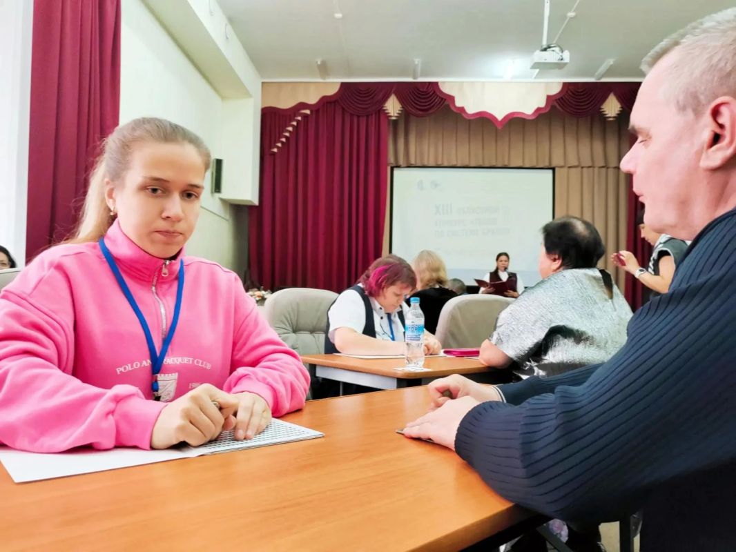 Чтение на кончиках пальцев: в Тюменской области проходит XIII конкурс чтецов по системе Брайля Чтение на кончиках пальцев: в Тюменской области проходит XIII конкурс чтецов по системе Брайля