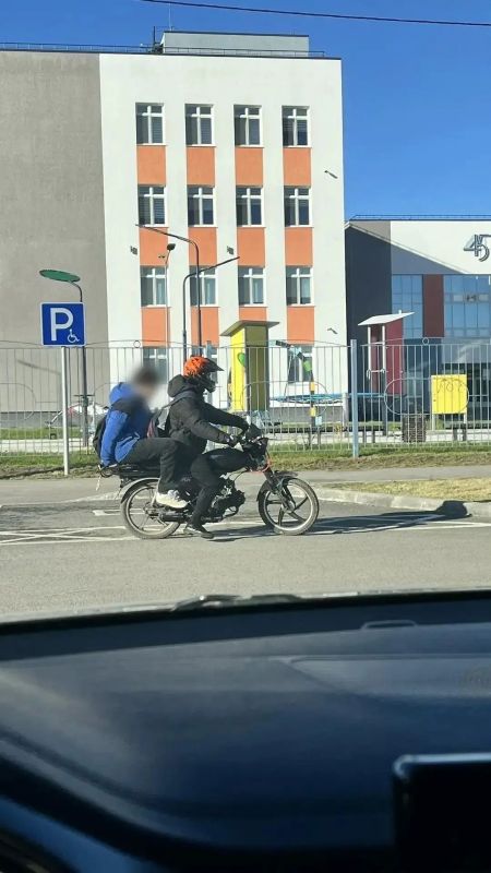“Дети не мои, но мне стало страшно”: тюменка бьёт тревогу изза опасного движения у школы № 45 “Дети не мои, но мне стало страшно”: тюменка бьёт тревогу изза опасного движения у школы № 45