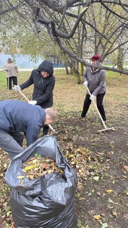 Тобольск становится чище и уютнее, когда к делу подключаются предприятия! ООО «Новострой» во главе с директором Артуром Оганисяном организовало субботник в районе перекрестка улиц Кондинская и Доронина Тобольск становится чище и уютнее, когда к делу подключаются предприятия! ООО «Новострой» во главе с директором Артуром Оганисяном организовало субботник в районе перекрестка улиц Кондинская и Доронина
