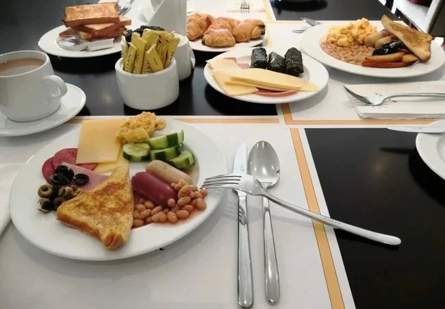 Хлеб не всегда стоит есть первым: врач из Тюмени объяснила, как порядок еды влияет на сахар в крови