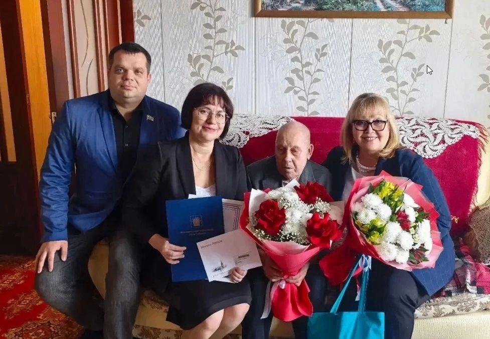 Сегодня, 17 октября, Владимиру Михайловичу Замятину, ветерану Великой Отечественной войны (участнику трудового фронта), исполнилось 92 года Сегодня, 17 октября, Владимиру Михайловичу Замятину, ветерану Великой Отечественной войны (участнику трудового фронта), исполнилось 92 года