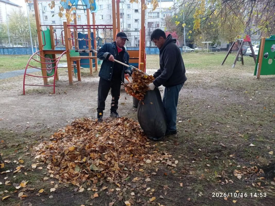 УК «Запад» провела субботник вместе с жильцами в рамках фестиваля «Чистый город — общее дело» УК «Запад» провела субботник вместе с жильцами в рамках фестиваля «Чистый город — общее дело»