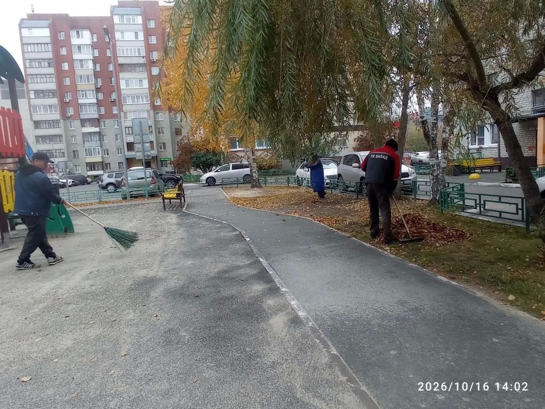 УК «Запад» провела субботник вместе с жильцами в рамках фестиваля «Чистый город — общее дело» УК «Запад» провела субботник вместе с жильцами в рамках фестиваля «Чистый город — общее дело»