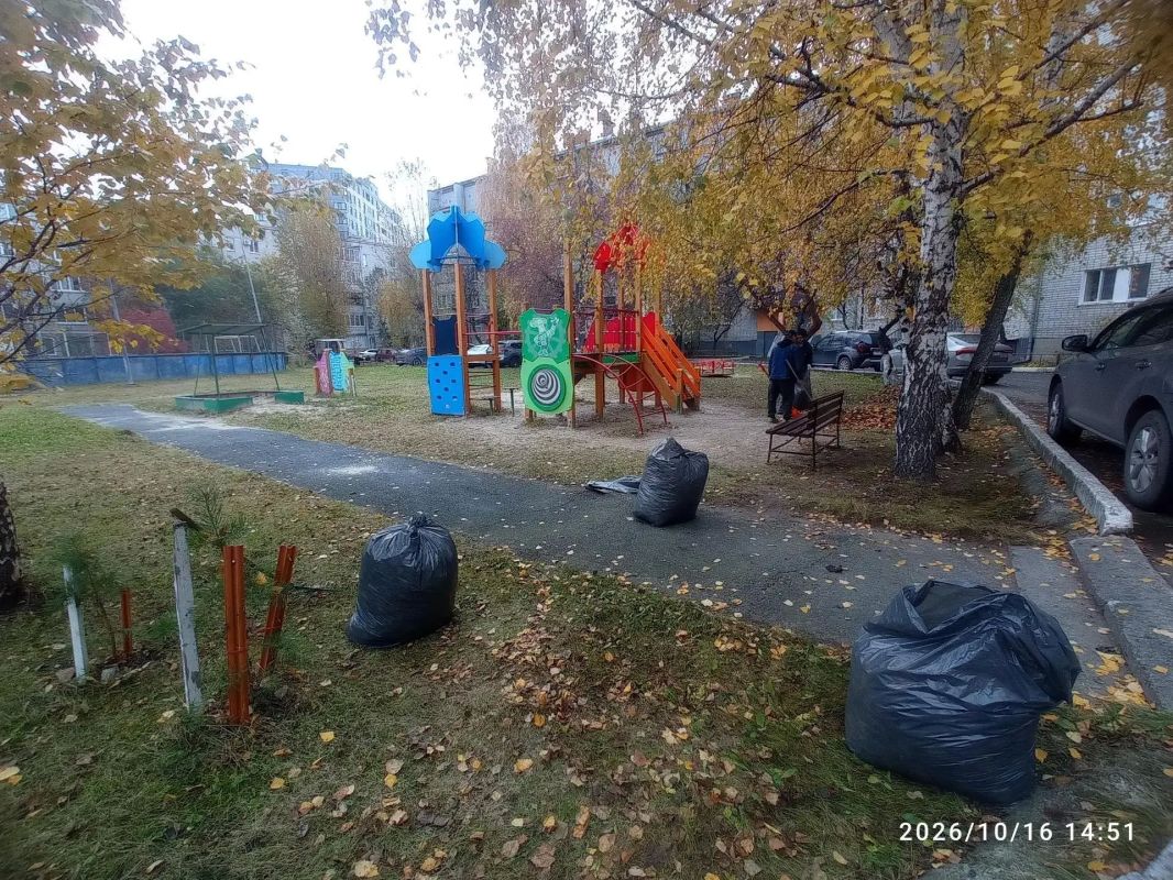 УК «Запад» провела субботник вместе с жильцами в рамках фестиваля «Чистый город — общее дело» УК «Запад» провела субботник вместе с жильцами в рамках фестиваля «Чистый город — общее дело»
