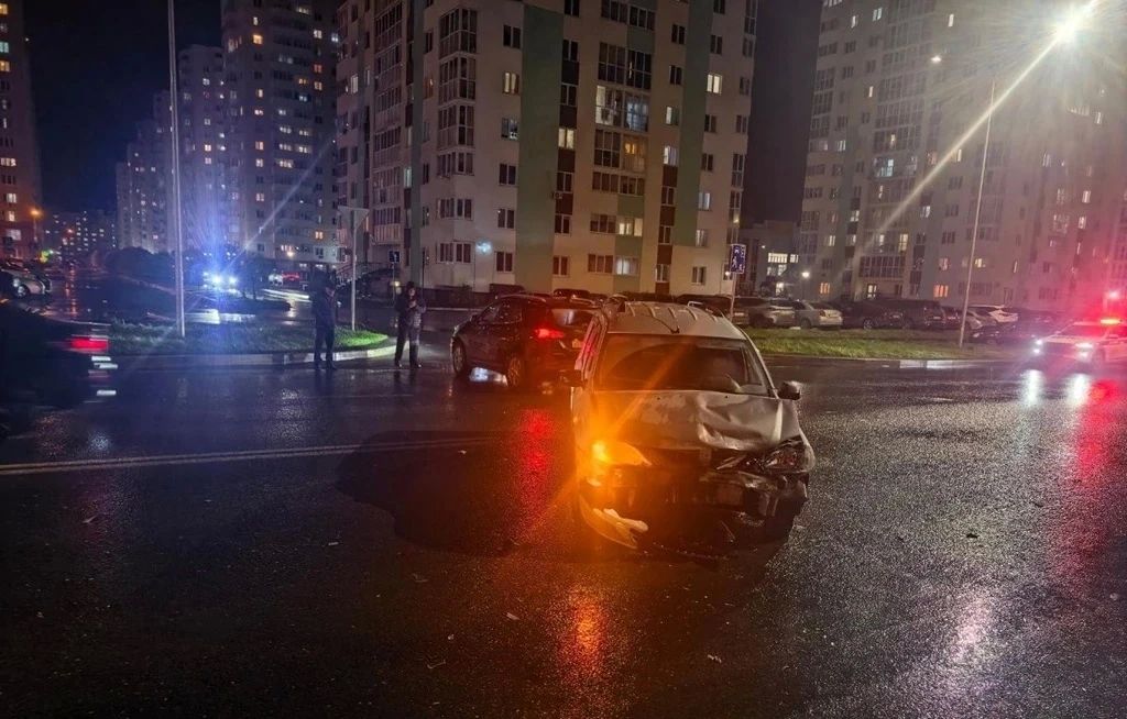 В Тобольске женщина и ребенок пострадали в аварии накануне вечером В Тобольске женщина и ребенок пострадали в аварии накануне вечером