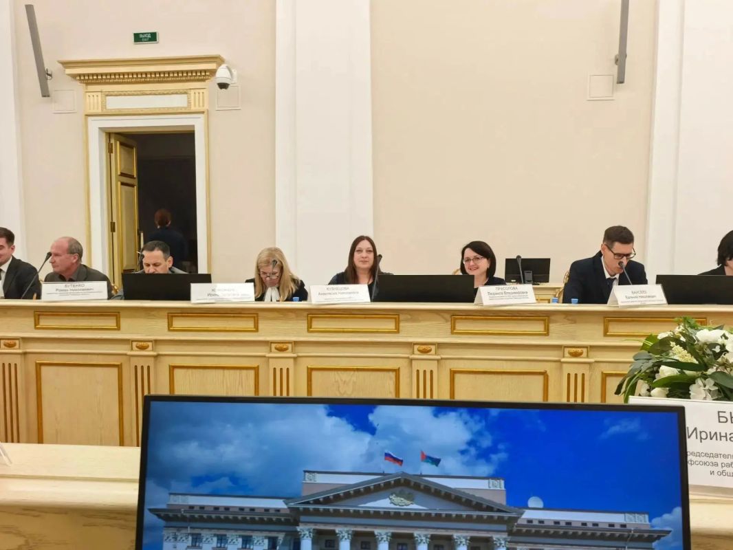 В Тюмени состоялось заседание областной трёхсторонней комиссии по регулированию социально-трудовых отношений под председательством заместителя губернатора Алексея Райдера В Тюмени состоялось заседание областной трёхсторонней комиссии по регулированию социально-трудовых отношений под председательством заместителя губернатора Алексея Райдера