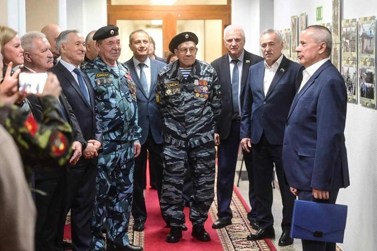 Выставка "Наши", посвященная 35-летию создания тюменского ОМОНа, открылась в Тюменской областной думе 21 октября Выставка "Наши", посвященная 35-летию создания тюменского ОМОНа, открылась в Тюменской областной думе 21 октября