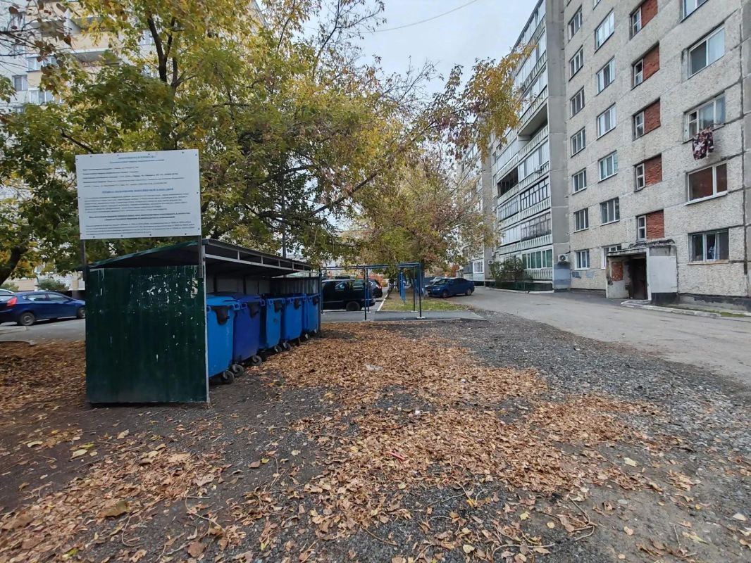 В Калининском округе перенесли контейнерную площадку: новая локация — на ул. Баумана В Калининском округе перенесли контейнерную площадку: новая локация — на ул. Баумана