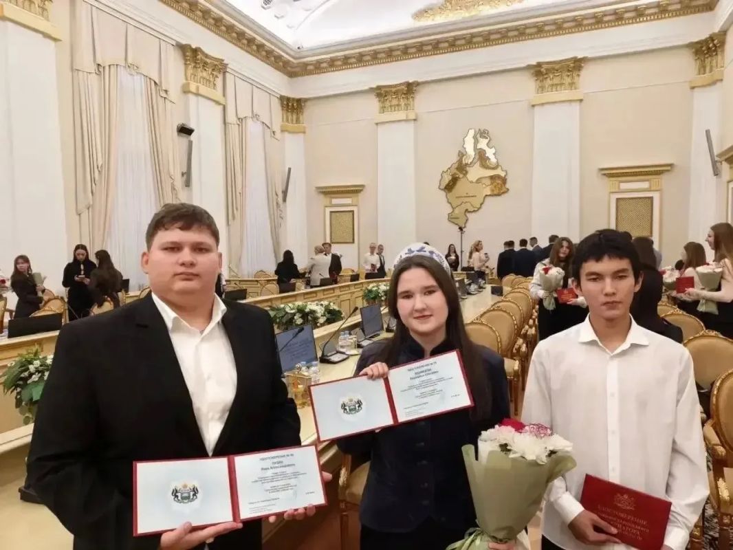 В регионе состоялось важное событие, Александр Моор вручил удостоверения именным стипендиатам В регионе состоялось важное событие, Александр Моор вручил удостоверения именным стипендиатам