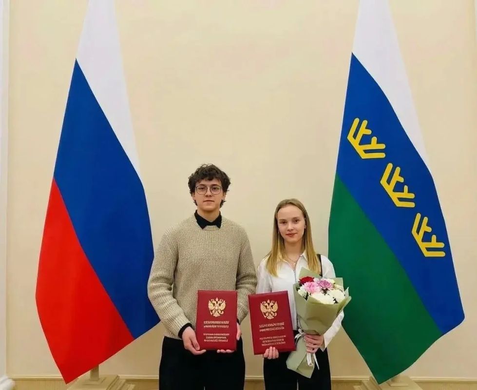 В регионе состоялось важное событие, Александр Моор вручил удостоверения именным стипендиатам В регионе состоялось важное событие, Александр Моор вручил удостоверения именным стипендиатам