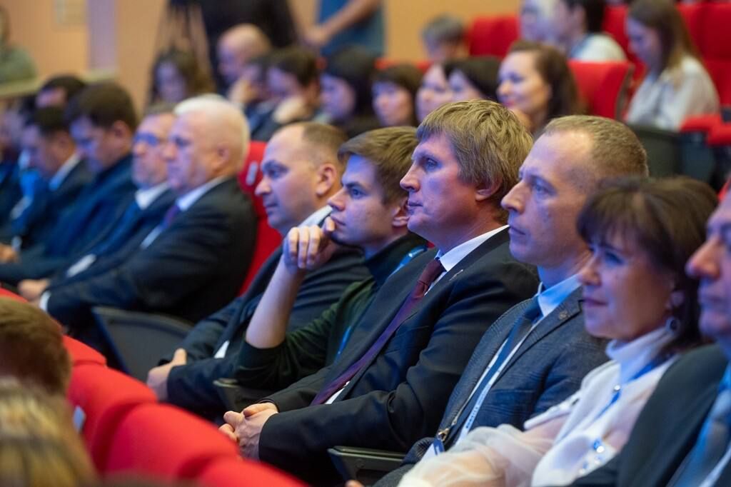V Съезд координаторов федерального партийного проекта "Цифровая Россия" прошел в рамках XIX Тюменского цифрового форума и выставки "Инфотех" в Тюмени 22 октября
