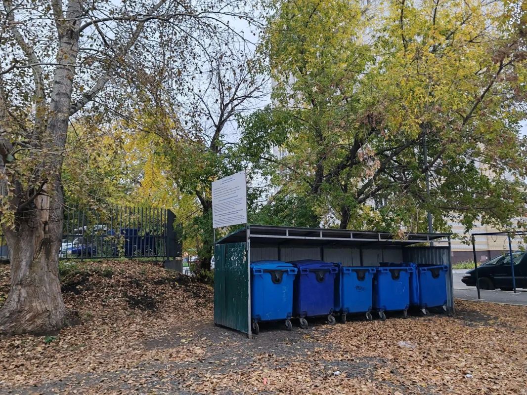 В Калининском округе перенесли контейнерную площадку: новая локация — на ул. Баумана В Калининском округе перенесли контейнерную площадку: новая локация — на ул. Баумана