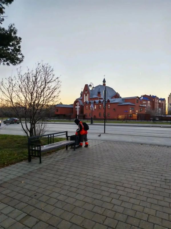 Продолжаем наводить порядок и чистоту в нашем городе перед зимними холодами Продолжаем наводить порядок и чистоту в нашем городе перед зимними холодами