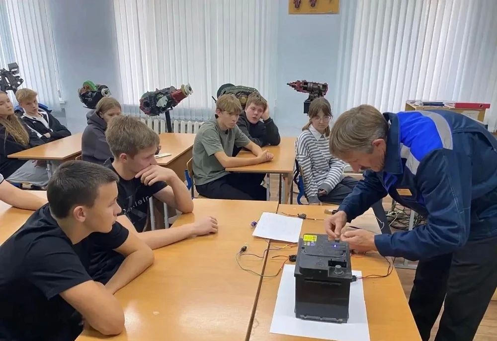 В Ишимском многопрофильном техникуме (отделение в с. Казанское) прошёл день открытых дверей — и старшеклассники не просто посмотрели техникум, а «примерили» профессии на себя В Ишимском многопрофильном техникуме (отделение в с. Казанское) прошёл день открытых дверей — и старшеклассники не просто посмотрели техникум, а «примерили» профессии на себя