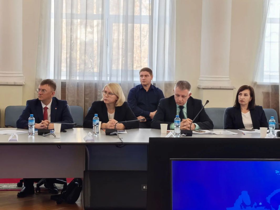 Подготовку и прохождение отопительного периода обсудили эксперты на заседании Общественного совета при департаменте ЖКХ Тюменской области Подготовку и прохождение отопительного периода обсудили эксперты на заседании Общественного совета при департаменте ЖКХ Тюменской области