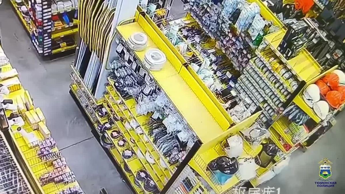 В полицию обратился сотрудник сетевого строительного магазина, который сообщил, что из торгового зала пропал товар на сумму около 7500 рублей