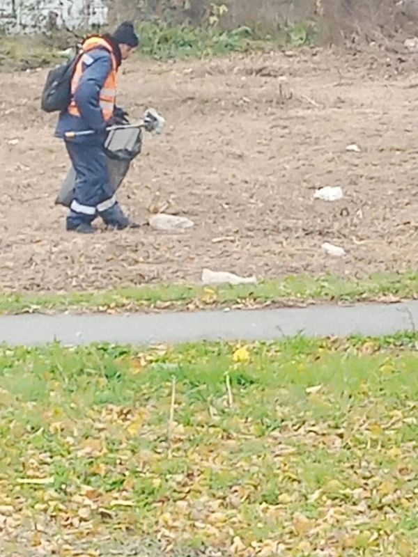 «Тропа без пакетов»: в Калининском округе продолжается масштабная уборка в рамках фестиваля «Чистый город — общее дело»