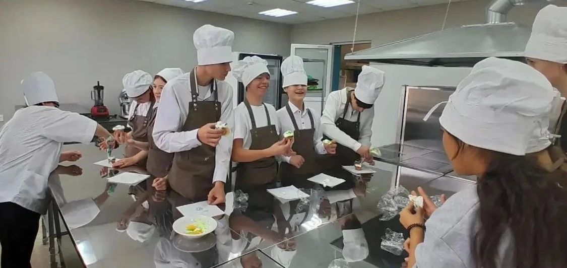В Ишимском многопрофильном техникуме (отделение в с. Казанское) прошёл день открытых дверей — и старшеклассники не просто посмотрели техникум, а «примерили» профессии на себя