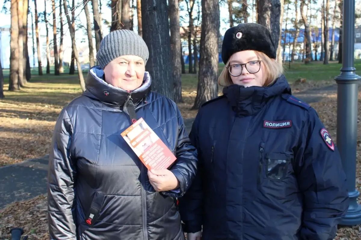 Дознаватель - это сотрудник, который проводит проверку по сообщениям о преступлениях и ведёт уголовные дела Дознаватель - это сотрудник, который проводит проверку по сообщениям о преступлениях и ведёт уголовные дела