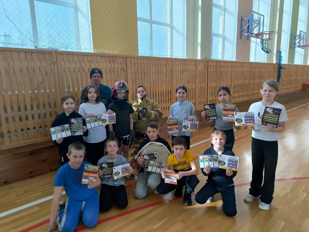 УРОК МУЖЕСТВА В ТОБОЛОВО: БУДУЩИЕ ГЕРОИ В ДЕЙСТВИИ! Накануне осенних каникул школьники села Тоболово встретились с настоящими героями – огнеборцами отдельного поста № 204 Ишимского округа! УРОК МУЖЕСТВА В ТОБОЛОВО: БУДУЩИЕ ГЕРОИ В ДЕЙСТВИИ! Накануне осенних каникул школьники села Тоболово встретились с настоящими героями – огнеборцами отдельного поста № 204 Ишимского округа!