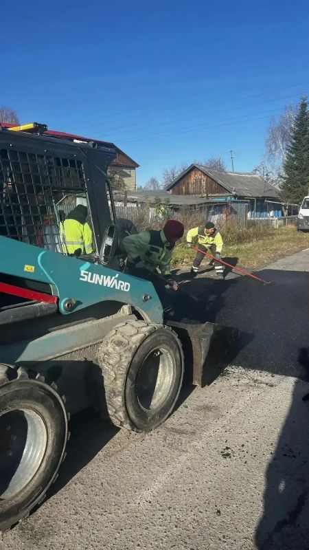 Дороги и тротуары в Калининском округе приводят в порядок Дороги и тротуары в Калининском округе приводят в порядок