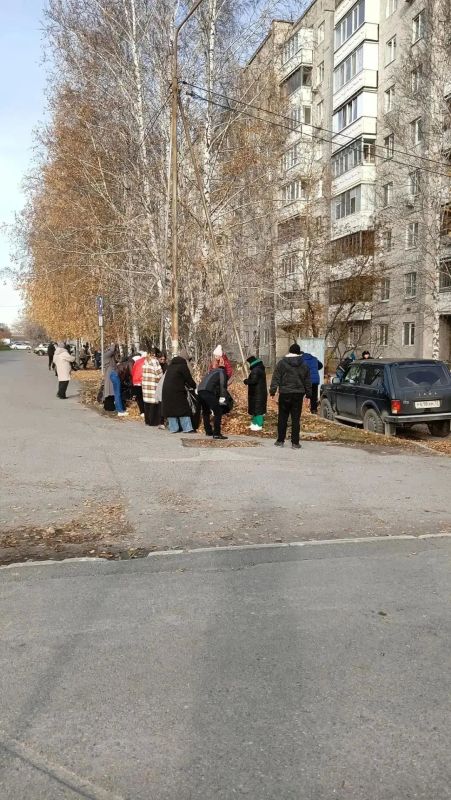 Сотрудники тюменской школы № 69 приняли участие в фестивале «Чистый город — общее дело» Сотрудники тюменской школы № 69 приняли участие в фестивале «Чистый город — общее дело»