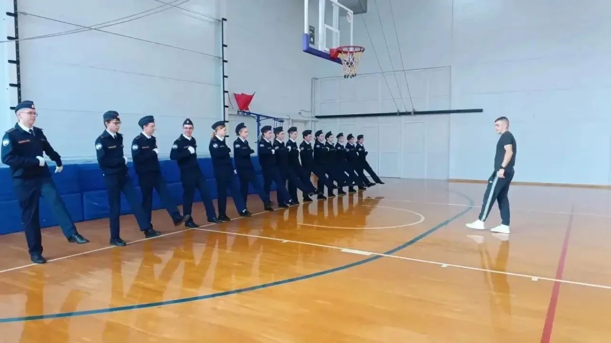 В кадетских классах Следственного комитета проходит общая физическая подготовка В кадетских классах Следственного комитета проходит общая физическая подготовка