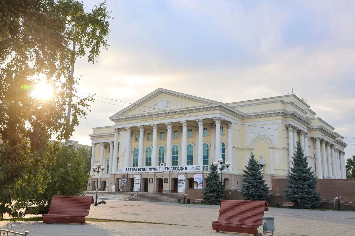 В Тюмени покажут спектакль "Династии" академии культуры и творчества имени И. Д. Кобзона