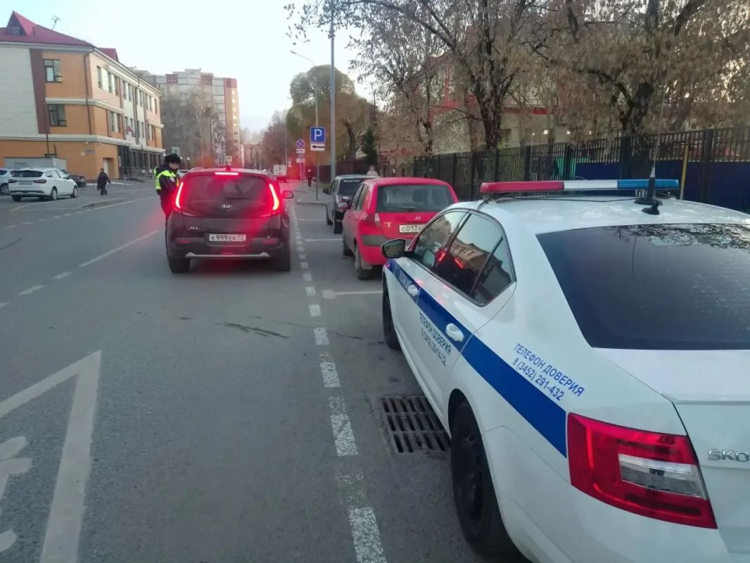 «Школьный час» в Тюмени. Инспекторы полка ДПС Госавтоинспекции обеспечили безопасный переход детей по маршрутам «дом-школа-дом» «Школьный час» в Тюмени. Инспекторы полка ДПС Госавтоинспекции обеспечили безопасный переход детей по маршрутам «дом-школа-дом»
