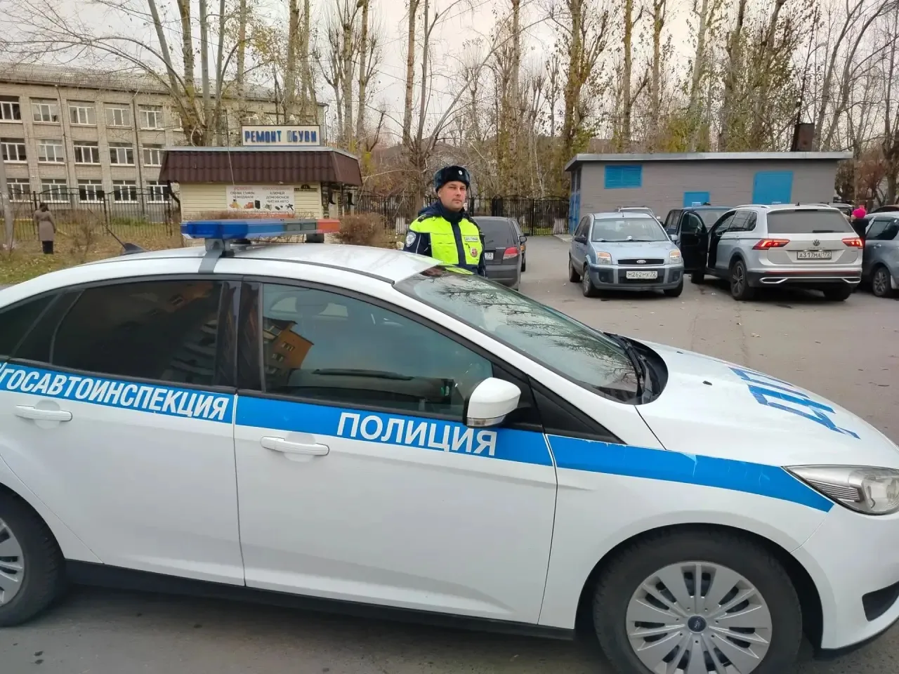 Сегодня утром инспекторы полка ДПС Госавтоинспекции несли службу у детских садов Тюмени