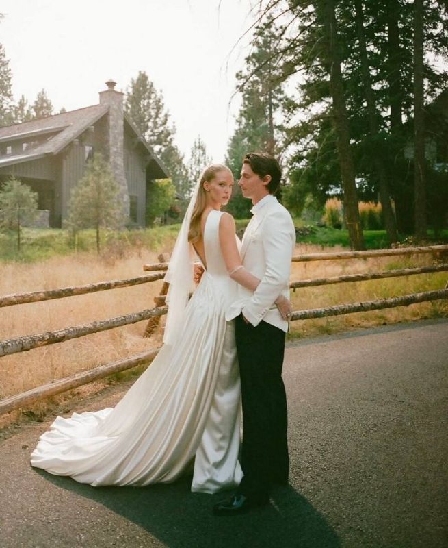 Сказочная свадьба сына Арнольда Шварценеггера: Патрик и Эбби Чемпион обменялись клятвами среди гор и воды