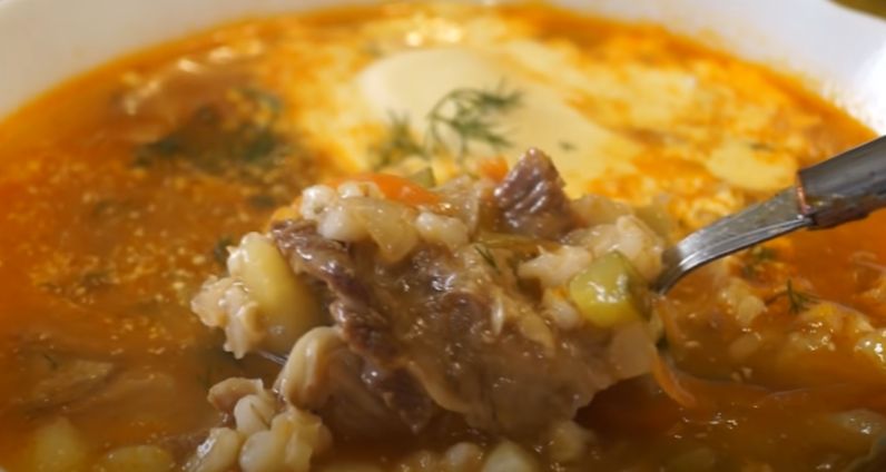 Рассольник с перловкой: от советского обеда до современных кухонь